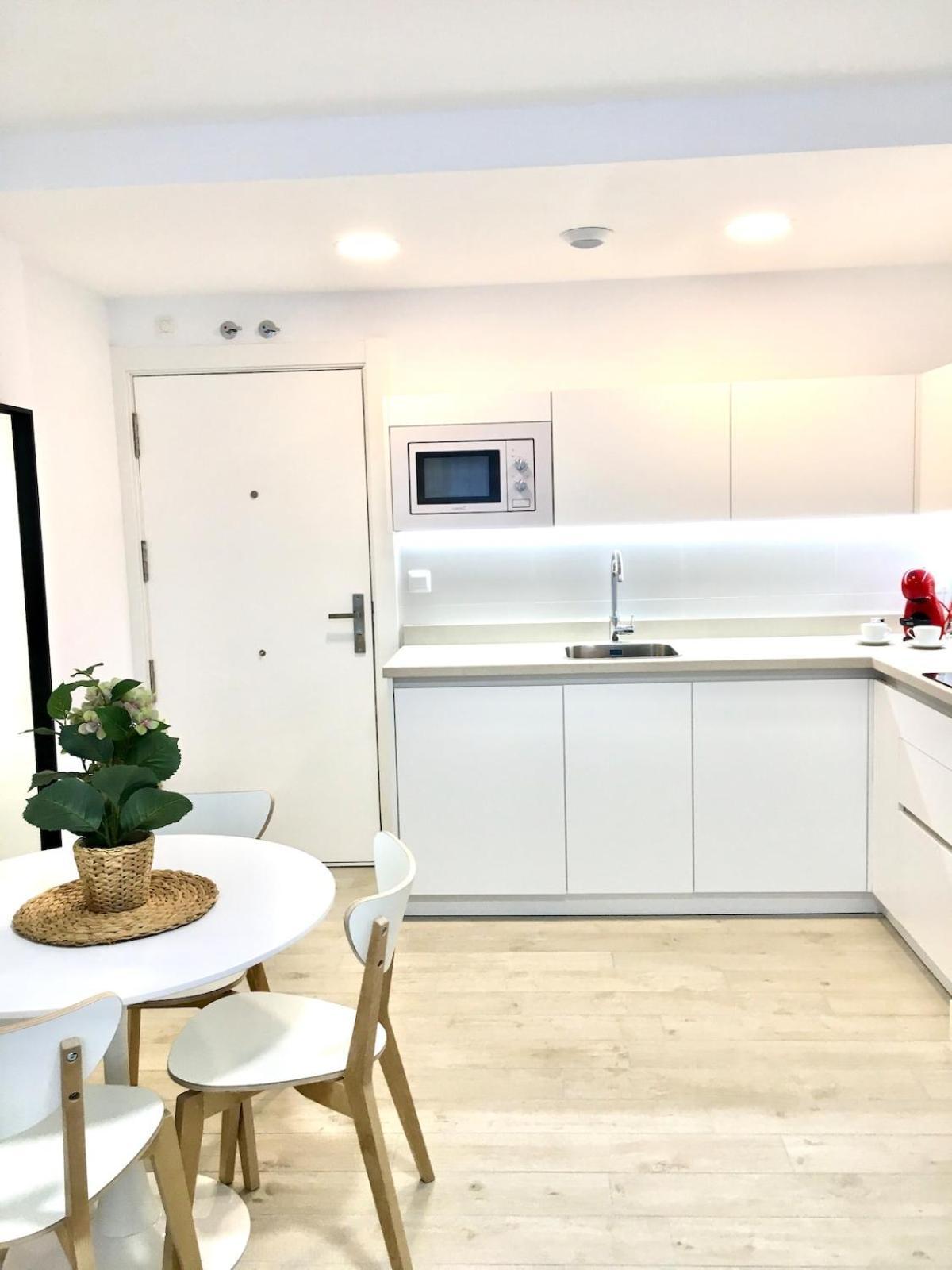 Castro Holidays - Apartamentos Centricos Con Garaje Gratis Кастро-Урдиалес Екстериор снимка
