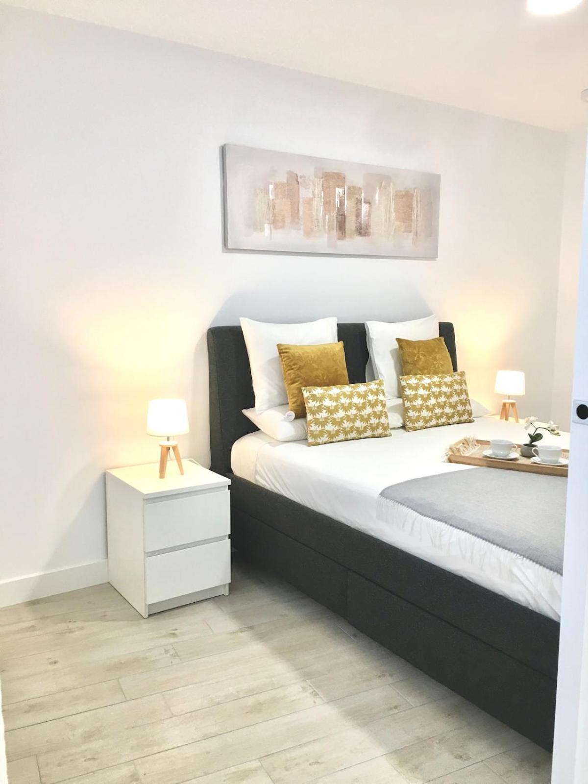 Castro Holidays - Apartamentos Centricos Con Garaje Gratis Кастро-Урдиалес Екстериор снимка